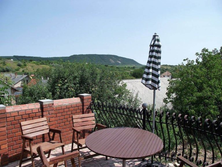 Panoráma Apartman terasza (Mór)