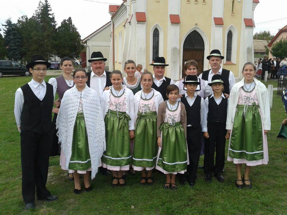 Edelweiss Móri Német Nemzetiségi Táncegyesület csoportkép